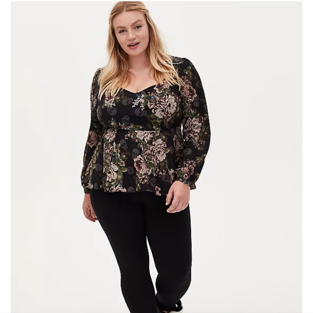 NWT Torrid Peplum Crepe Sweetheart Neckline Skull & Roses Top size 2x